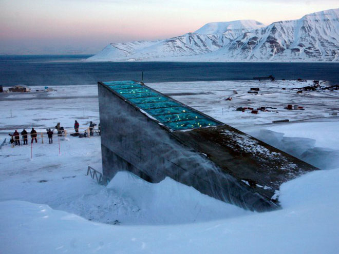 Hầm hạt giống toàn cầu Svalbard Global Seed Vault .