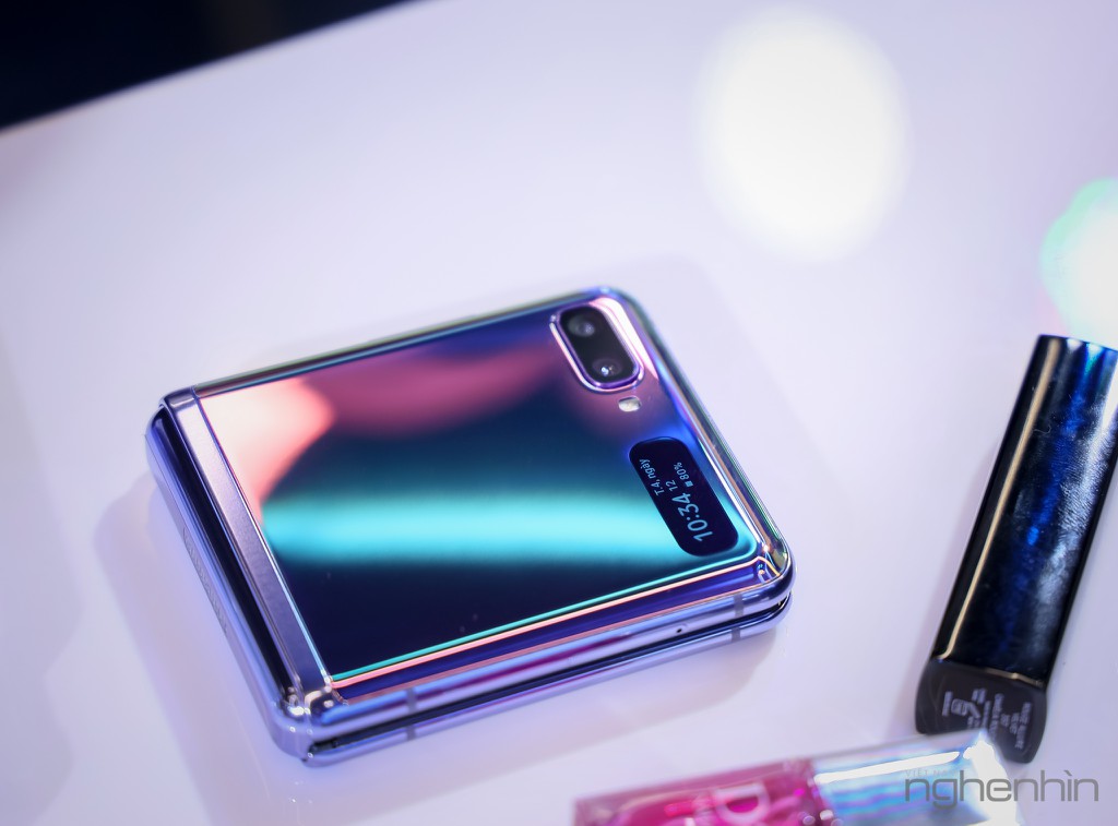 Cận cảnh Samsung Galaxy Z Flip tại Việt Nam giá 36 triệu bán từ 14/2 ảnh 2
