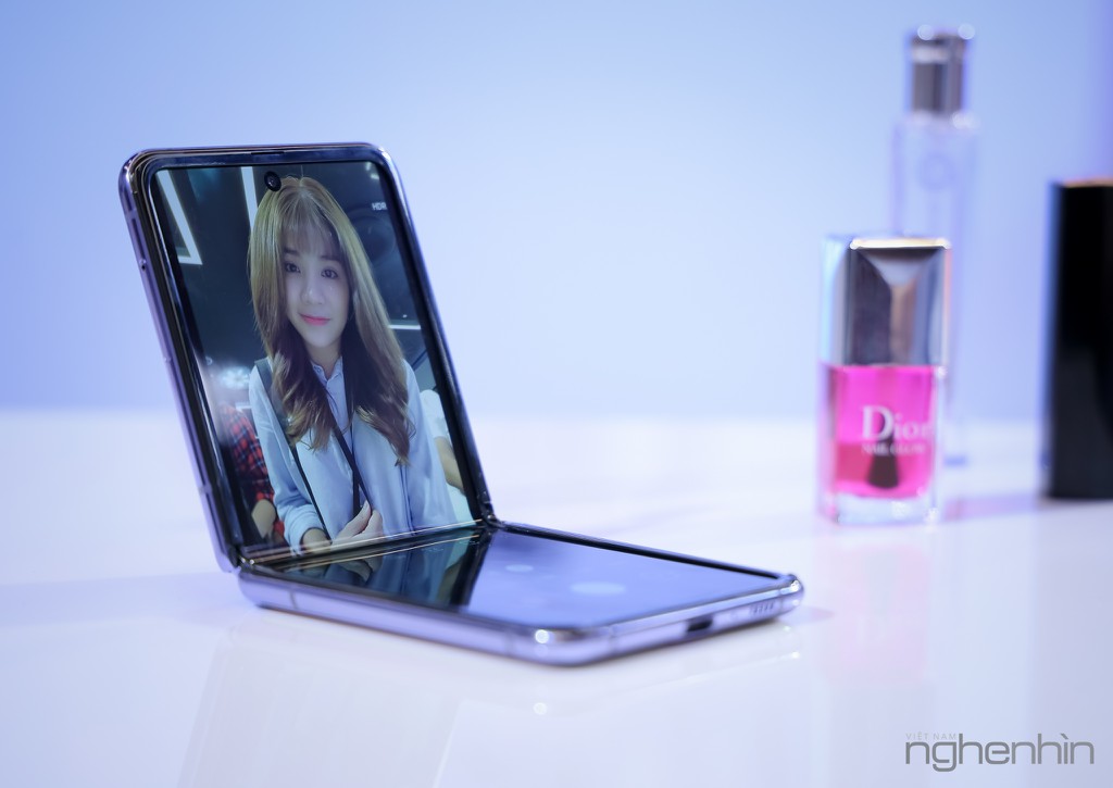 Cận cảnh Samsung Galaxy Z Flip tại Việt Nam giá 36 triệu bán từ 14/2 ảnh 12