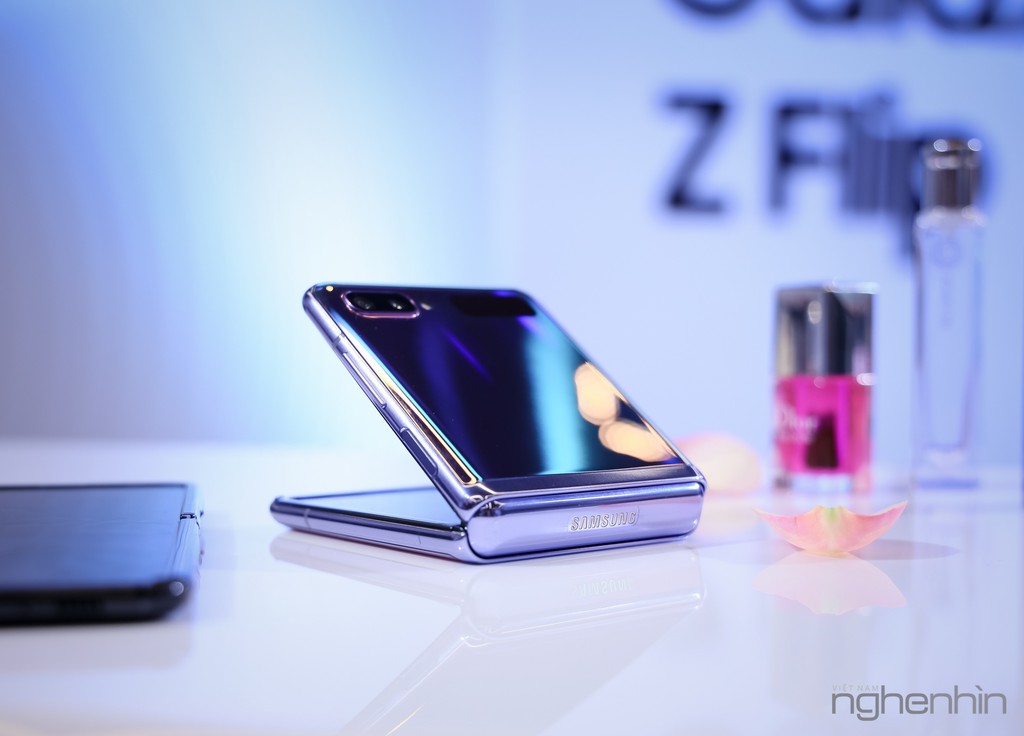 Cận cảnh Samsung Galaxy Z Flip tại Việt Nam giá 36 triệu bán từ 14/2 ảnh 7