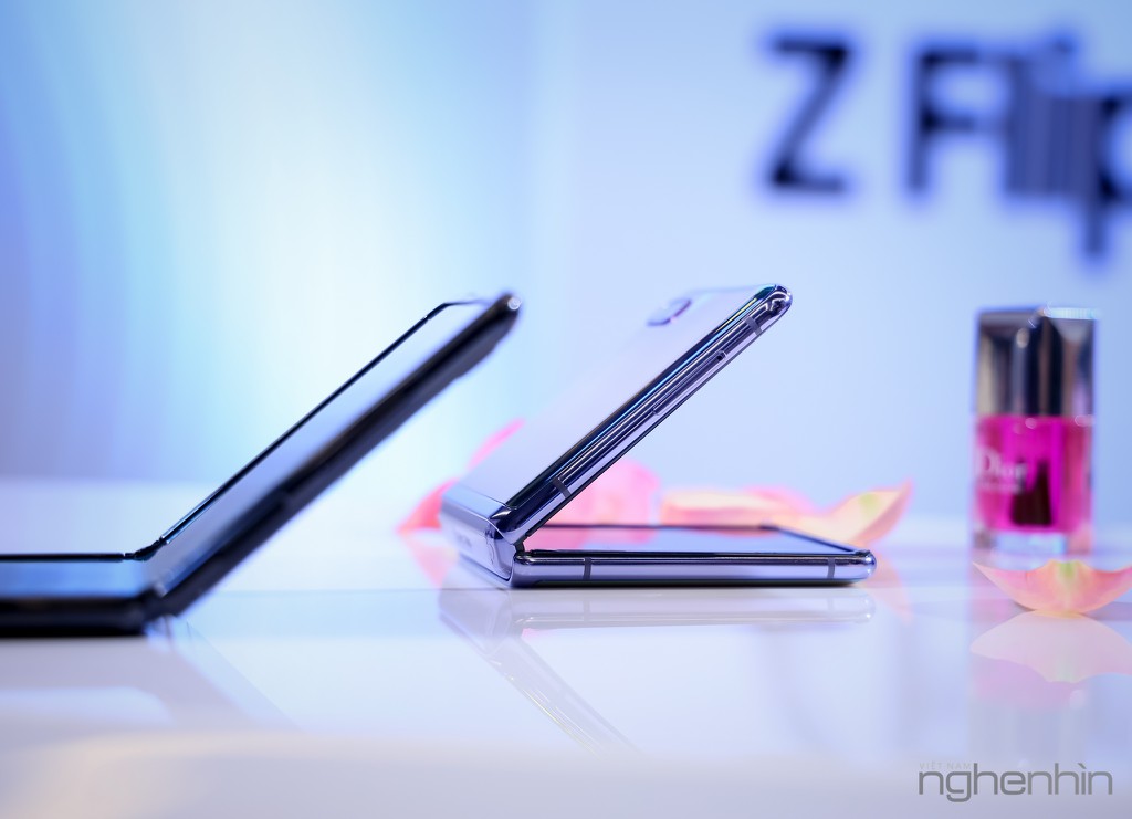 Cận cảnh Samsung Galaxy Z Flip tại Việt Nam giá 36 triệu bán từ 14/2 ảnh 9