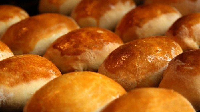 Đưa hóa học của việc làm bánh vào lò nướng tạo ra hình hài cố định của bánh mì.