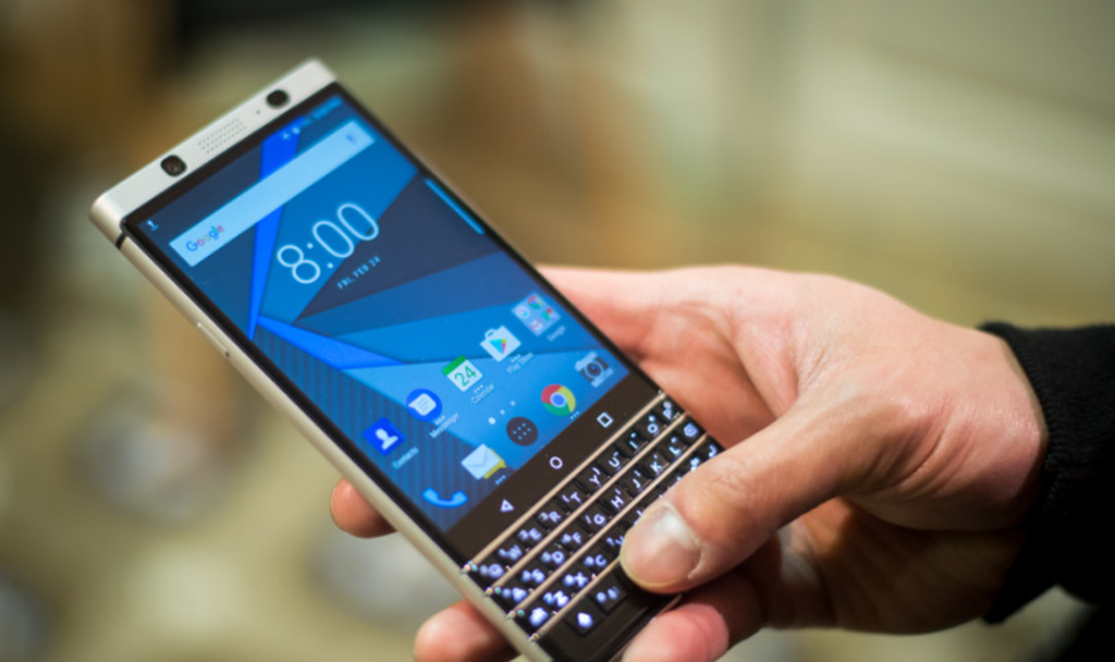 CEO BlackBerry: điện thoại màn hình gập là không cần thiết ảnh 1