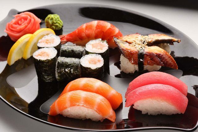 Hầu hết các loại cá được sử dụng trong sushi và sashimi đều là những loài cá lớn như: Cá ngừ, cá đuôi vàng...