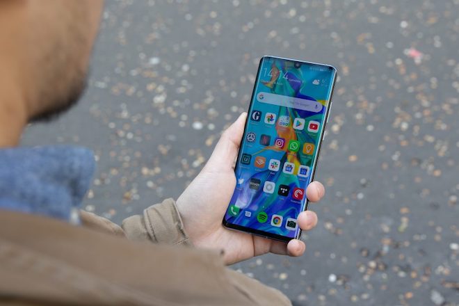 vuot qua gioi han smartphone, huawei p30 pro va ai con giup kiem tra thi luc hinh anh 2
