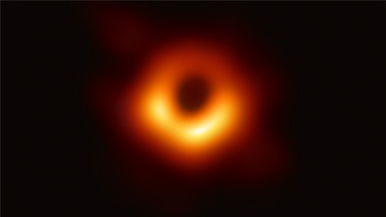 Google Doodle hôm nay là bức ảnh đầu tiên trong lịch sử về hố đen vũ trụ
