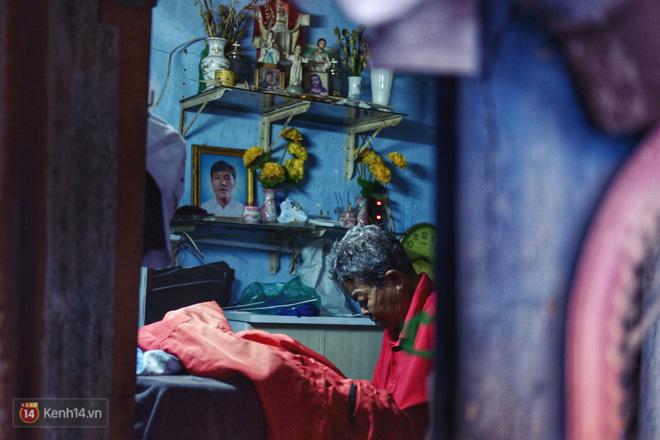 Cụ bà 73 tuổi chạy xe ôm công nghệ để nuôi cháu ở Sài Gòn: Nhiều khi buồn tủi lắm, dính mưa là về bệnh nằm luôn... - Ảnh 6.