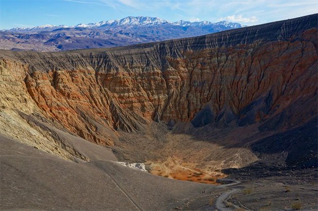 Một vụ nổ núi lửa đã để lại dấu ấn tại Thung lũng Chết