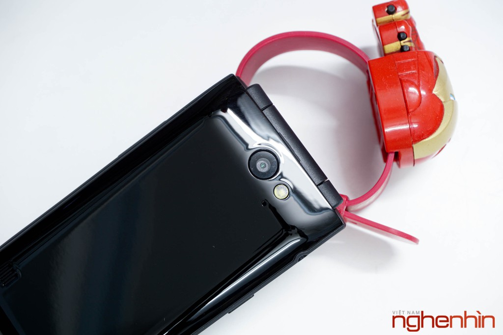 Trên tay Nokia 2720 Flip, smartphone gập dùng KaiOS giá 2 triệu ảnh 11