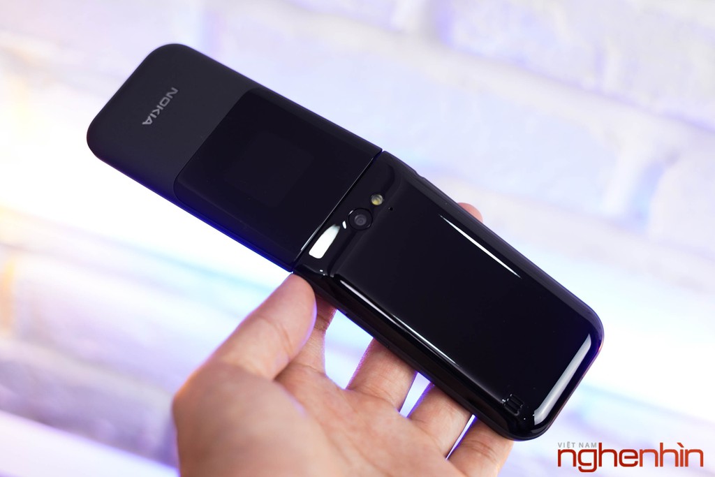 Trên tay Nokia 2720 Flip, smartphone gập dùng KaiOS giá 2 triệu ảnh 3