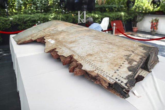 Một mảnh vỡ của chiếc máy bay mang số hiệu MH370