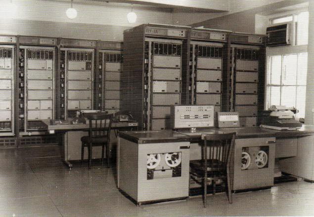 Siêu máy tính BESM1 của Liên Xô vào giữa những năm 1950