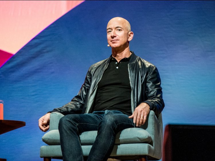 Giàu nhất thế giới, Jeff Bezos vẫn rửa bát mỗi tối