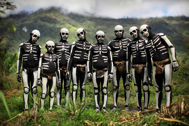 Nghi lễ vẽ xương trên cơ thể của các bộ lạc ở Chimbu.