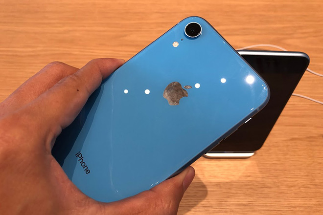 iphone xr gay that vong, iphone 2019 van co bien the lcd hinh anh 2