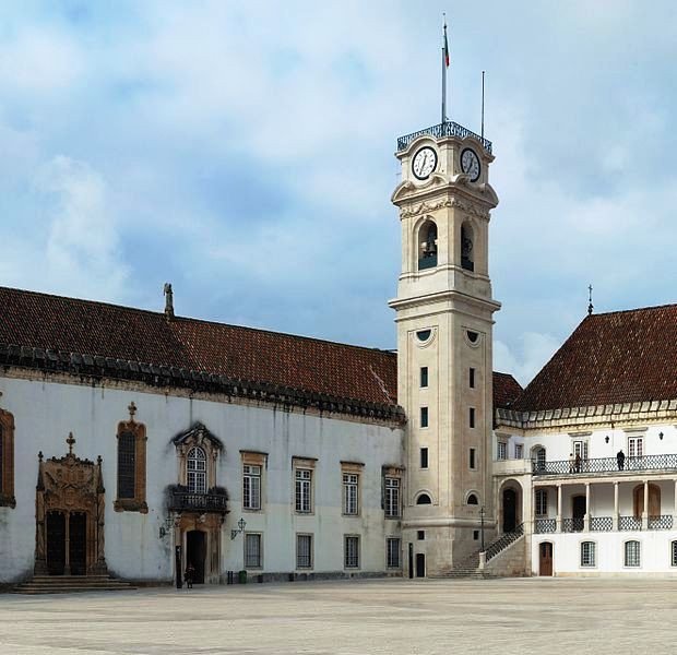 Đại học Coimbra.