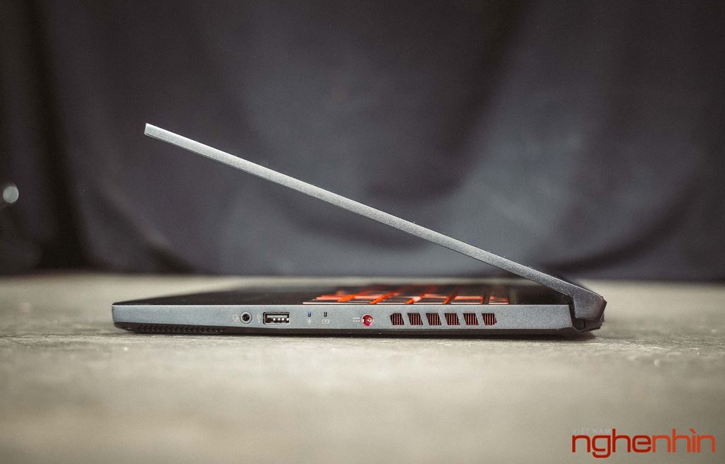 Trên tay laptop gaming Acer Nitro 7: thiết kế gọn ngầu, nội lực mạnh mẽ ảnh 5
