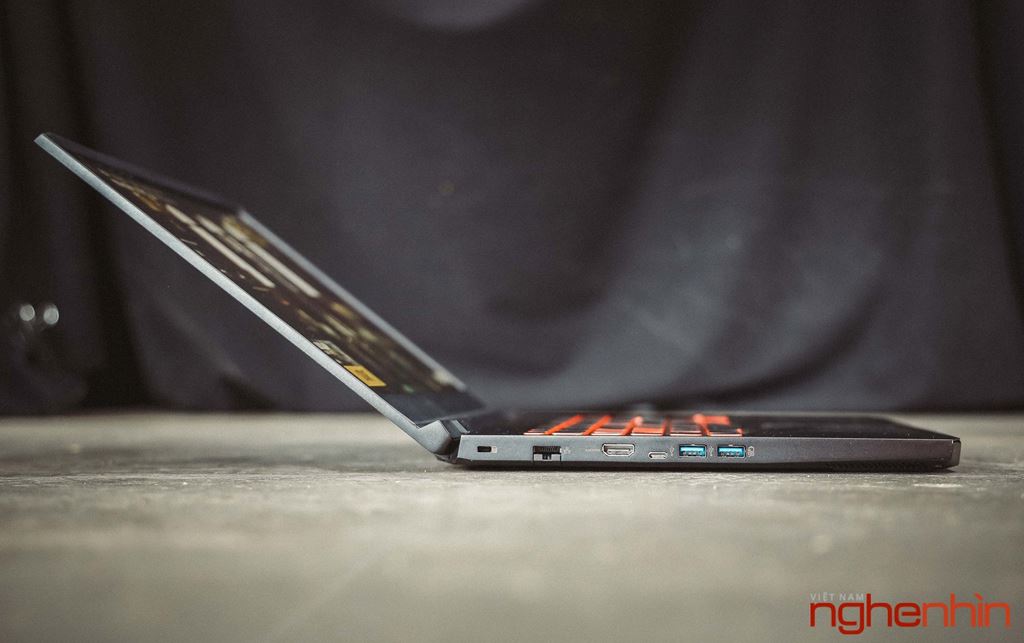 Trên tay laptop gaming Acer Nitro 7: thiết kế gọn ngầu, nội lực mạnh mẽ ảnh 6