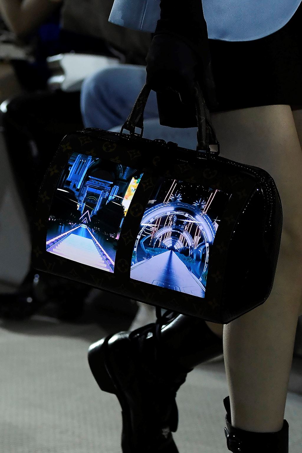 Louis Vuitton ra mắt túi hàng hiệu tích hợp màn hình OLED ảnh 2