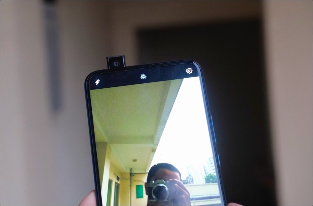 Hình ảnh chi tiết smartphone camera trượt đầu tiên của Huawei, giá 5,49 triệu đồng