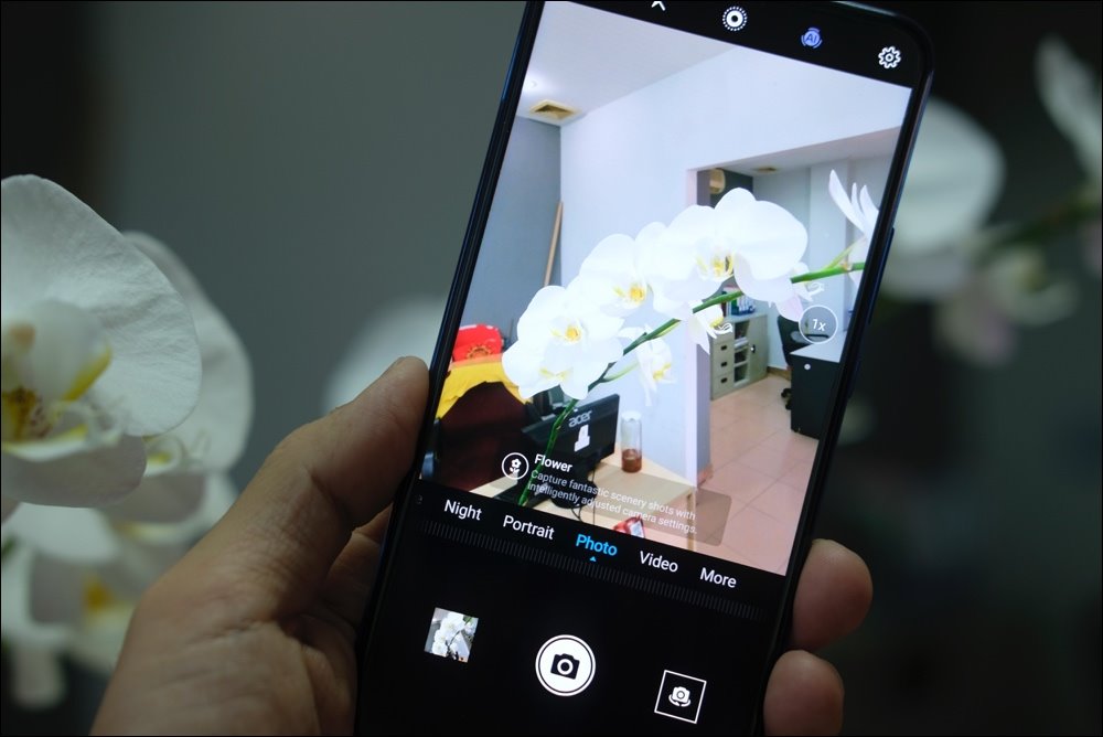 Hình ảnh chi tiết smartphone camera trượt đầu tiên của Huawei, giá 5,49 triệu đồng