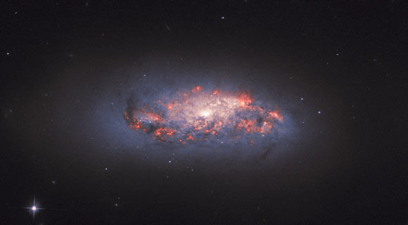 Goc nhin la ve thien ha hinh thanh sao bui bam NGC 972