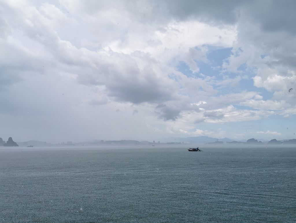 Ảnh: Hạ Long bình yên trước bão qua ống kính Huawei P30 Pro  ảnh 12