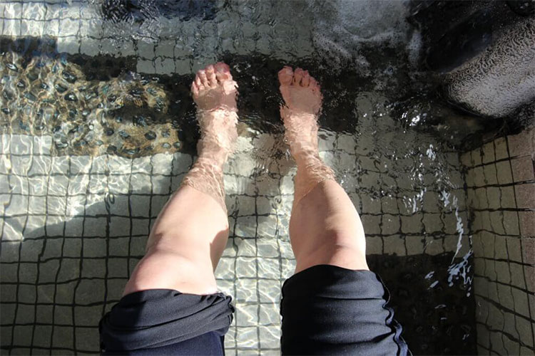 Ngâm chân trong nước ấm