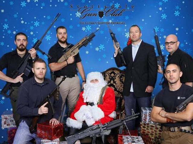 Tại bang Arizona, Mỹ, cứ mỗi khi đến dịp Giáng sinh, câu lạc bộ súng Scottsville lại tổ chức sự kiện 