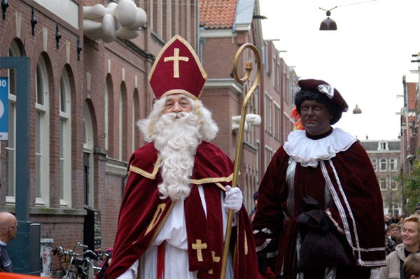 Tại Hà Lan quỷ lùn mặt đen Piet (Zwarte Piet), sẽ leo xuống theo đường ống khói để đổ đầy kẹo và đồ chơi vào guốc gỗ cho những đứa trẻ ngoan