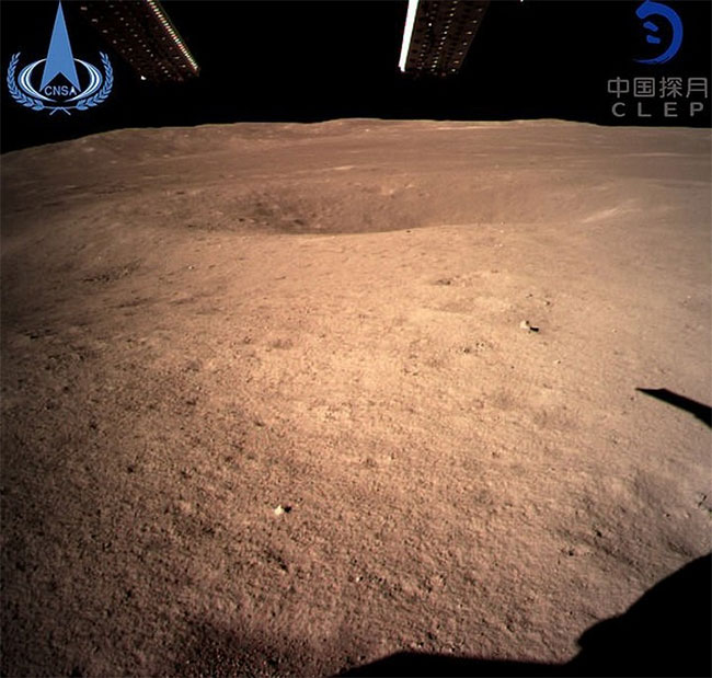 Hình ảnh đầu tiên chụp về vùng tối của Mặt Trăng.