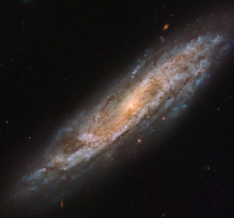 Anh dang kinh ngac, tuyet dep chup thien ha NGC 2770
