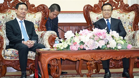 Bộ trưởng Nguyễn Mạnh Hùng hội kiến Phó Thủ tướng Lào