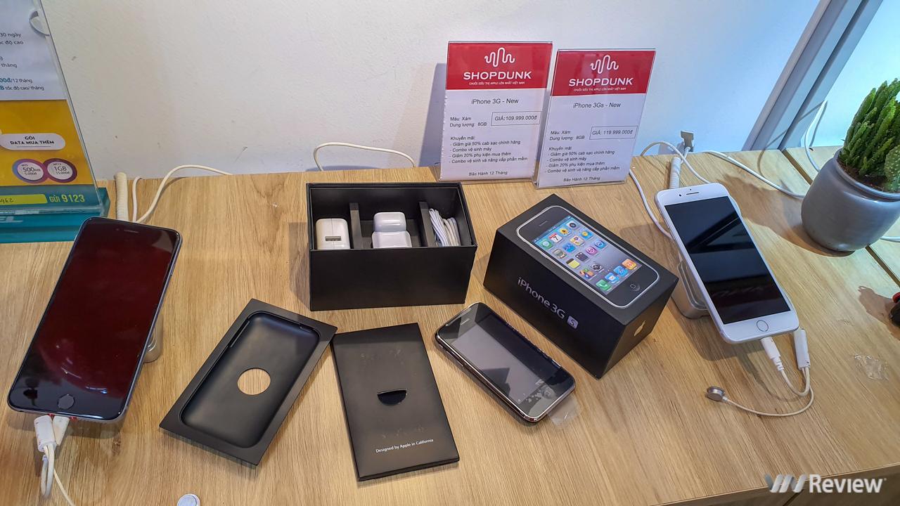 Tham quan triển lãm iPhone với bộ sưu tập xác cực độc tại Hà Nội, có cả cụ iPhone 2G và chắt iPhone 11 Pro