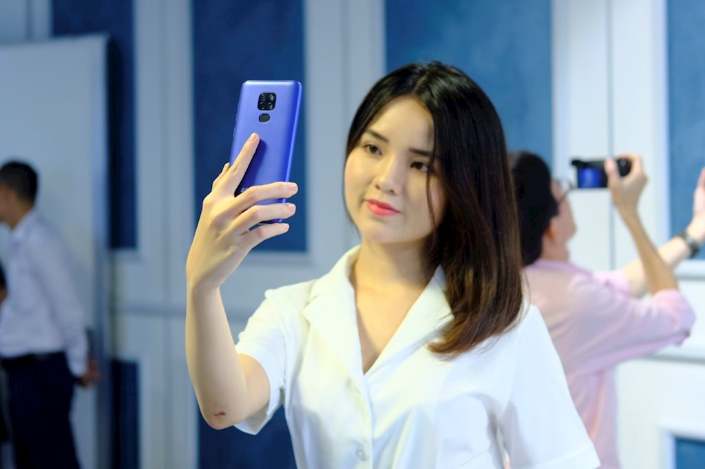 Asanzo chính thức ra mắt S6, smartphone 3 camera, giá 2,49 triệu đồng