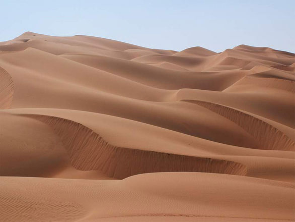 Cát sa mạc tuy nhiều nhưng không thể dùng vào xây dựng và công nghiệp