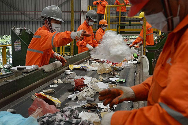 Singapore nổi tiếng là quốc gia sạch sẽ nhất thế giới khi áp dụng hệ thống xử lý rác tiên tiến.