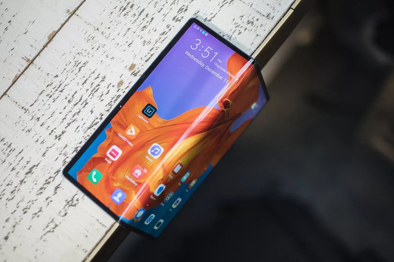 Soi 3 smartphone màn gập nổi bật, đắt đỏ nhất 2019