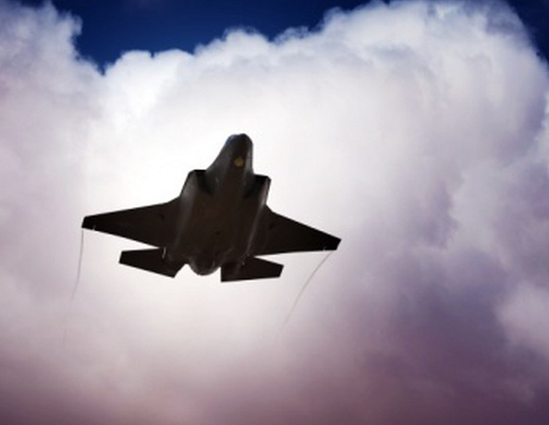 Tiem kich F-35 My luon tren bau troi Syria ngay truoc mat quan doi Nga