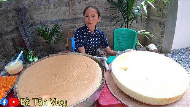 Làm bánh bông lan siêu to khổng lồ, bà Tân Vlog bị dân mạng tố clip sặc mùi dàn dựng