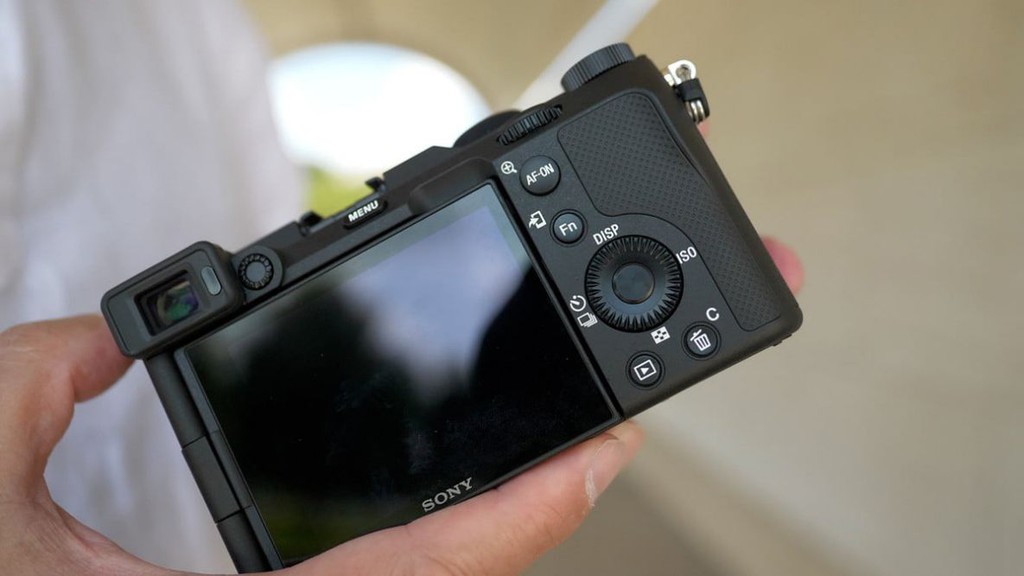 Sony A7C: Máy ảnh mirrorless full-frame nhỏ nhất và nhẹ nhất thế giới, giá 1.799 USD ảnh 7