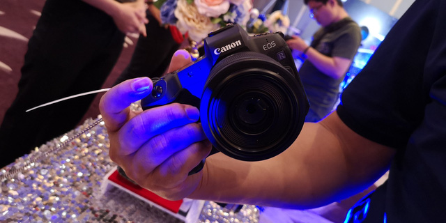 Khách mời có thể tận tay trải nghiệm Canon EOS R và các dòng máy ảnh cao cấp của Canon ngay tại sự kiện.