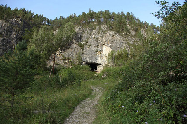 Khu vực hang động có chứa các di chỉ khảo cổ cổ xưa tại Siberia.