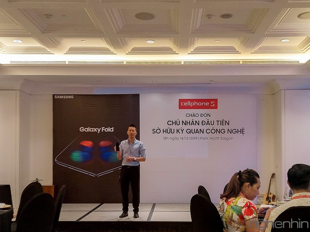 Galaxy Fold chính thức trên tay người dùng Việt với gói dịch vụ cao cấp ảnh 14