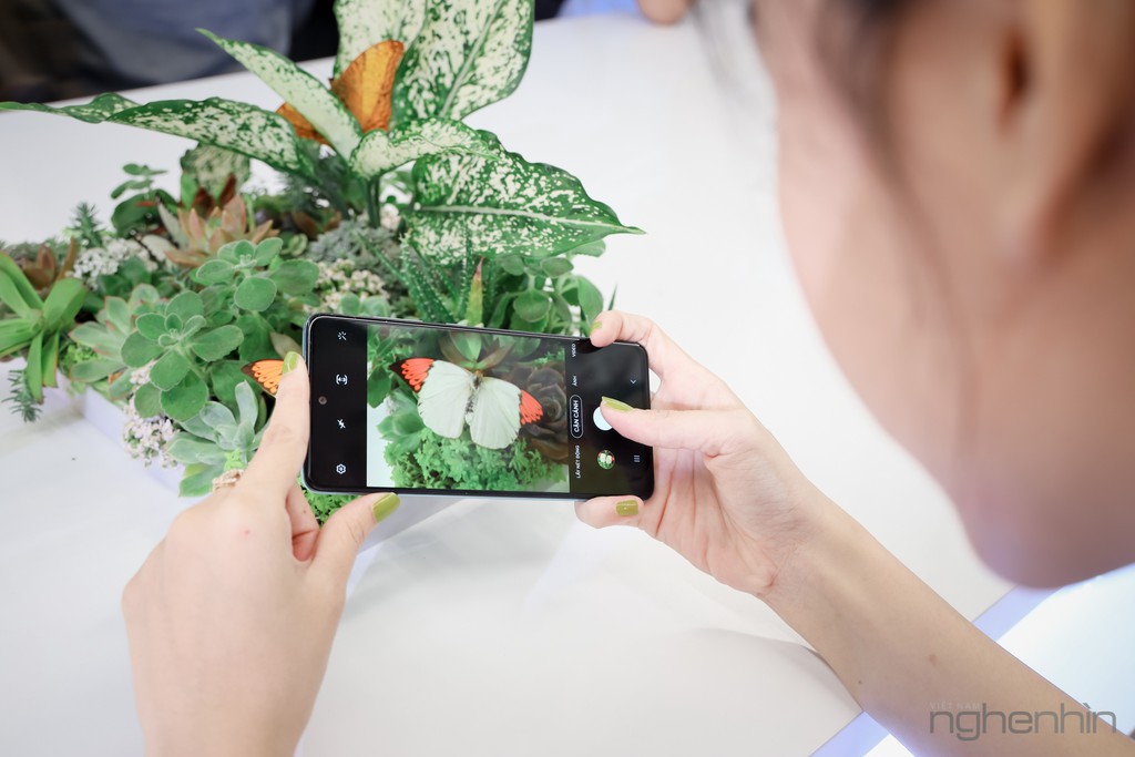 Cận cảnh Samsung Galaxy A51 tại Việt Nam giá 7,9 triệu ảnh 2