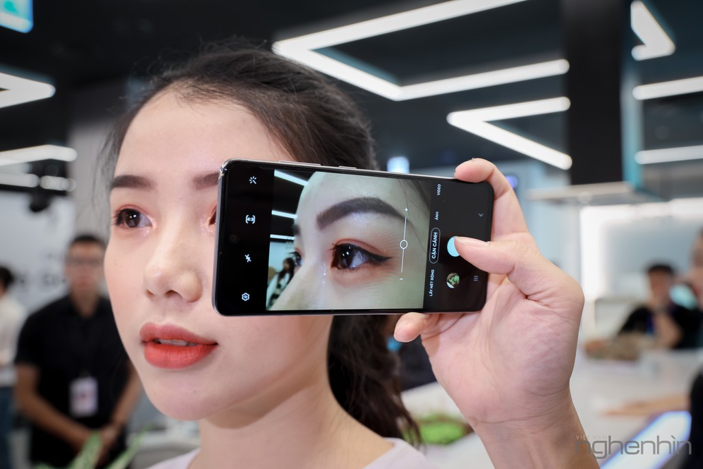 Cận cảnh Samsung Galaxy A51 tại Việt Nam giá 7,9 triệu ảnh 3