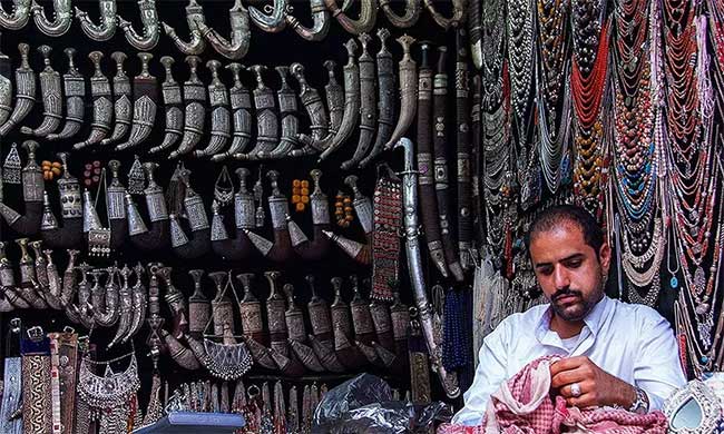 Có thể tìm thấy cửa hàng bán dao găm truyền thống ở bất kỳ ngôi chợ nào tại Yemen.