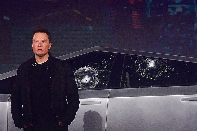 Biến bi kịch thành lợi nhuận: Tesla bán áo thun in hình cửa kính xe Cybertruck bị vỡ - Ảnh 1.