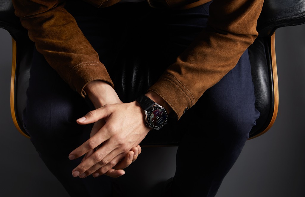 TAG Heuer ra mắt smartwatch siêu sang thế hệ 3 giá 1.800 USD ảnh 1