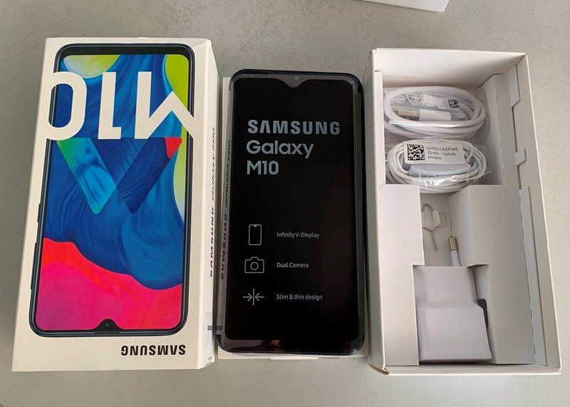 Mở hộp Samsung Galaxy M10, bán độc quyền trên Lazada từ 17/4